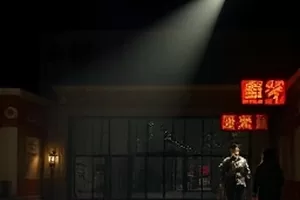 剧集《归途列车》夜行列车车厢灯光